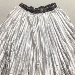 Elegant White Pleated A-Line Skirt